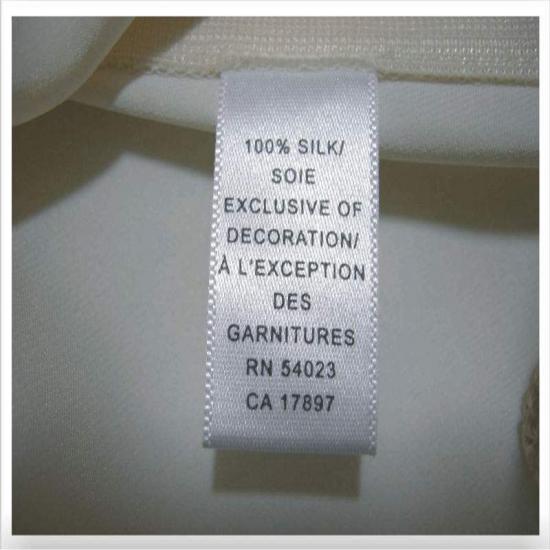 Lavado blanco cuidado impreso etiquetas satinadas para ropa. 