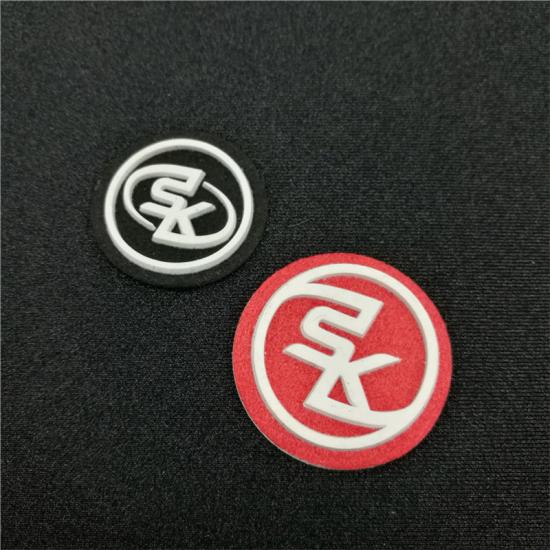 Etiquetas engomadas de goma del logotipo de la transferencia de calor del silicón 3d para la ropa 